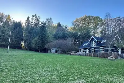 Image de Maison de vacances avec des cerfs sur un terrain naturel de 23 hectares