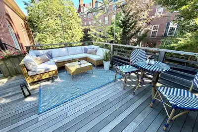 Image de Spacious West End Retreat. Walk Everywhere, Prime Location. 5 Br/3bth. 6 Beds.
