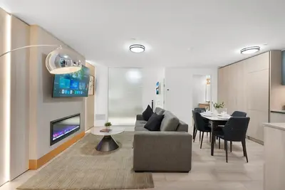 Image de 1br Boutique Lower Suite • Sleeps 4 • Free Parking