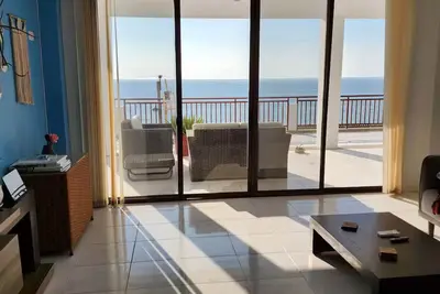 Image de Beachfront Home with Sunset views & pool/hot tub