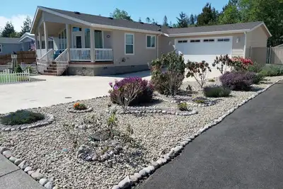 Image de Gorgeous 3-bedroom house in tranquil Lakeside perfect for relaxing stays