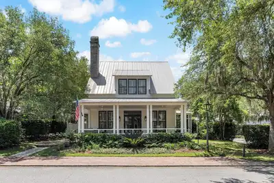 Image de The Perfect Bluff Escape | Luxury + Walkability