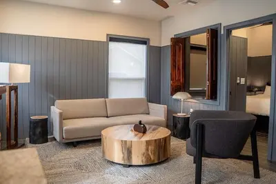 Image de Superior Queen Two-Bedroom Cottage - no pets