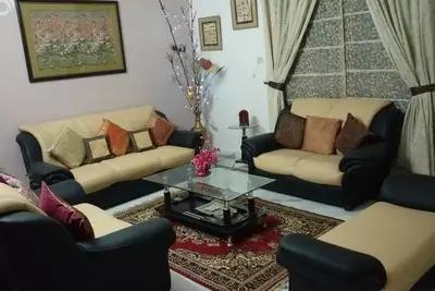 Image de Fabulous 2-bedroom bungalow with Ac in charming Lucknow Gomtinagar