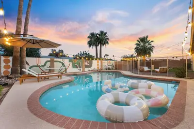 Image de Desert Modern Retreat \\ Pool, Bbq, Ping Pong & Shuffleboard