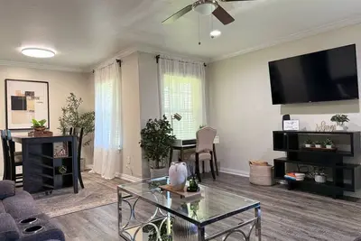 Image de Central Arlington Gem Near At&T Stadium & Texas Live 2br