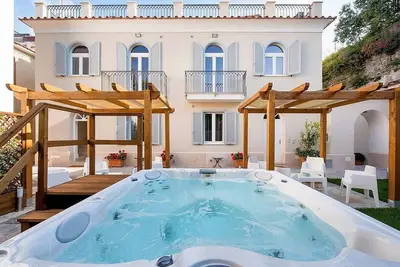Image de Villa Elicona B: A welcoming apartment situated in a central location, at a short distance from the Cathedral of Ravello, with Free Wi-Fi.