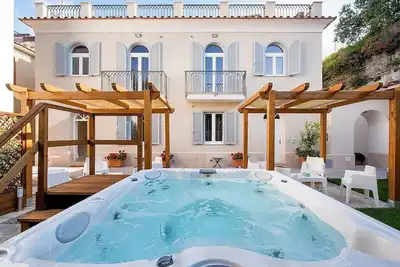 Image de Villa Elicona D: A welcoming apartment situated in a central location, at a short distance from the Cathedral of Ravello, with Free Wi-Fi.