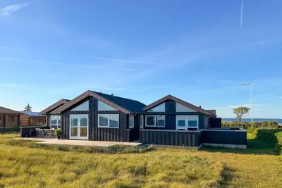 Image de Beautiful home in Juelsminde with WiFi