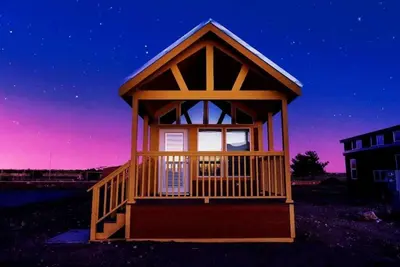 Image de Brand-New Luxury Tiny Home Retreat with Loft & Stargazing Deck in Williams, Arizona