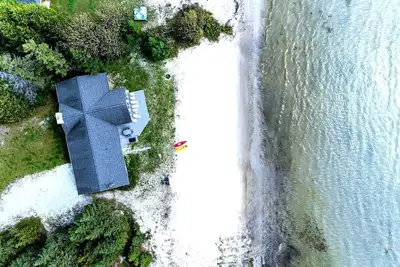 Image de Beautiful Lakefront Cottage with Fire Pit in St. Ignace, Michigan