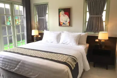 Image de Private 3 Bedroom House with Full Kitchen and Living Room