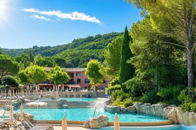 Image de 🌿 Maisonnette 5 personnes avec terrasse au Village du Rouret et ses piscines
