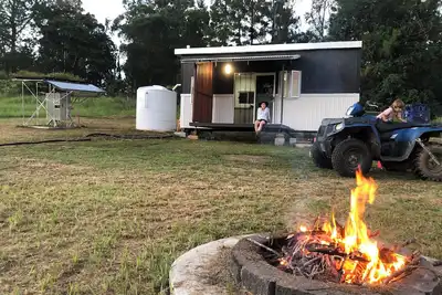 Image de Bee Farm Off-Grid Tiny Home Stay. Pet Friendly!