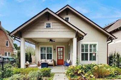 Image de Downtown Delight | Luxury home, walk to Main Street, bike to trails