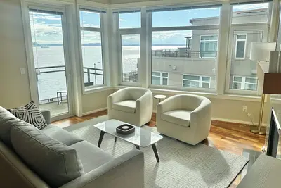 Image de Luxury Waterfront Condo - Steps to Pike Place, Top Floor, Views, Ac & Ev Parking
