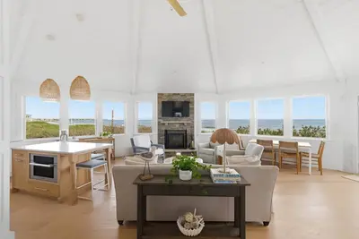 Image de Beachfront Designer Home