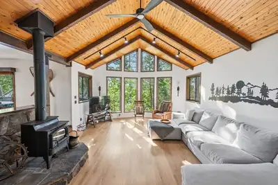 Image de Hot Tub Cabin w/ Sauna + Game Room