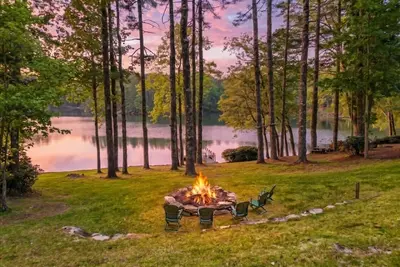 Image de Lakefront Lodge w Dock, Fire Pit & Views!