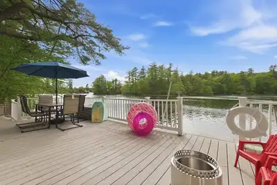 Image de Waterfront Getaway w/ Dock & Lake Views