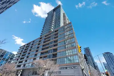 Image de Over 1000 Sf Condo, free parking