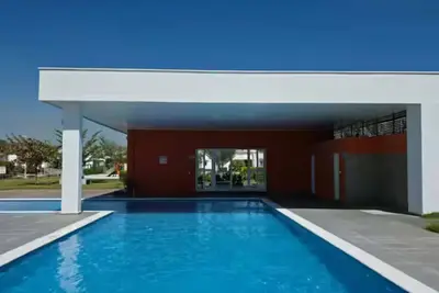 Image de Contemporary House with Pool Access