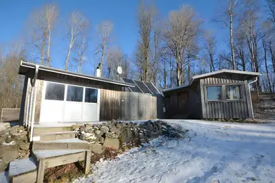 Image de Here you live close to the lake and the forest