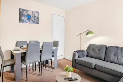 Image de New! 3br House, free on-street parking, near Nottingham City Centre