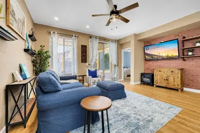 Image de Gilbert Family Home! Relocation, Remodeling, Visiting Family. 30 Night Min.