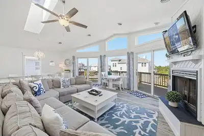 Image de Endless Sun | 775 ft to the beach | Dog Friendly