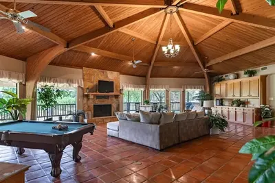 Image de 33-Acre Countryside Estate | Creek & Fire Pit
