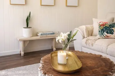 Image de Luxury off-grid retreat with boutique cottage charm and friendly farm animals