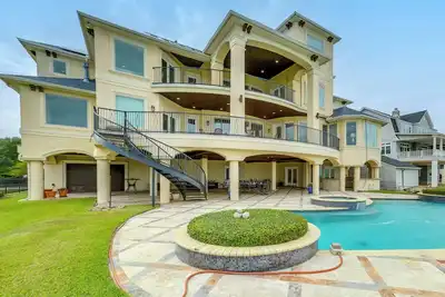 Image de Bayfront Villa w/ Million-Dollar Views in Seabrook