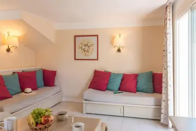 Image de Maison Ardèche avec terrasse spacieuse pour 8 personnes