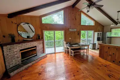 Image de Wonderful 3-bedroom house in Gilford-Hot tub, Lake, Skiing, BankNH Pavilion!