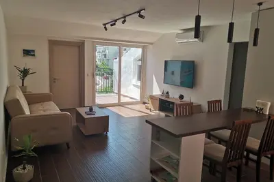 Image de 3 Min Walk to Beach Spacious 3br Flat with Balcony Parking