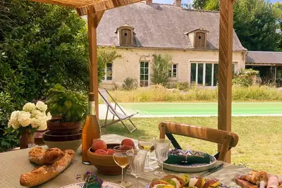 Image de Charming cottage & pool set in stunning parkland of french manor-1hr from Paris