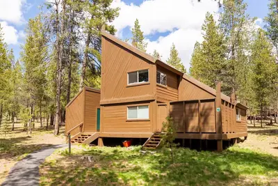 Image de Quiet Cul-De-Sac, Walk to Sharc w/ free passes, Hot Tub, Ac, Sleeps 13!