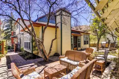 Image de The Cottage-Near  Downtown Historic Courthouse Square