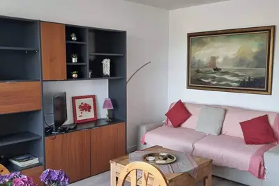 Image de Appartement 50m2 sobre, parking, 500m de la mer, centre-ville, prix doux