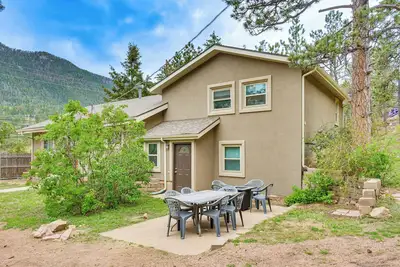 Image de 10 Mi to The Incline! Gem w/ Game Room & Fire Pit