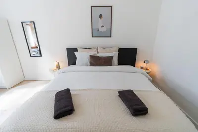 Image de Central Ghent | Stylish 1br Apartment with Living Room