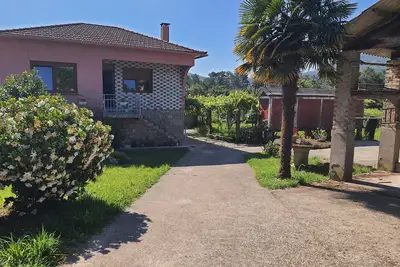 Image de House 5 min from the beach, 15 min from Portugal. Sleeps 7. Rental p: <12 months