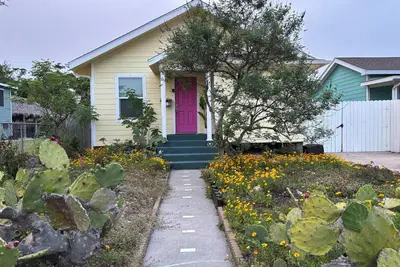 Image de House for Waves: Dogs Stay Free with Private Fenced Yard