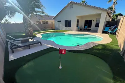 Image de Pool and Private Putting Green in Surprise Arizona
