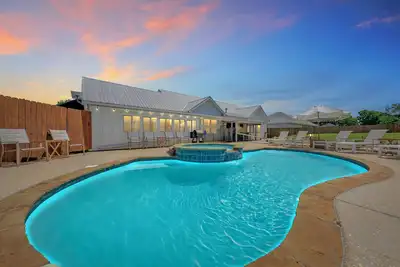 Image de Fairhope Coastal Cottage I Pool, Game Room & Coastal Charm