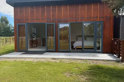 Image de Tranquil Tūī Pond Cottage located in peaceful rural setting close to Whanganui.
