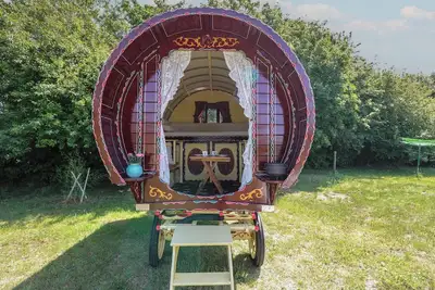 Image de The Bowtop Gypsy Caravan, pet friendly, with a garden in Thorndon