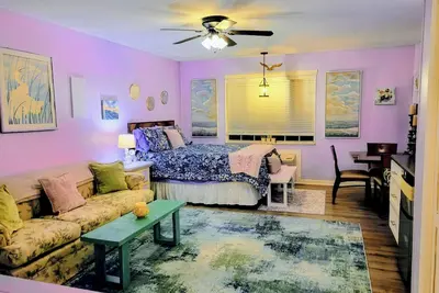 Image de Enjoy a 1 bedroom 1 bath cottage on the green on Perdido Bay Golf Course.
