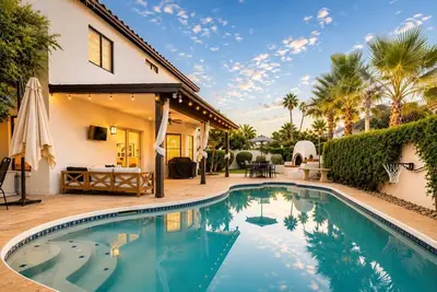 Image de Stylish Gathering House with Pool, Sleeps 12, Near Downtown Gilbert
